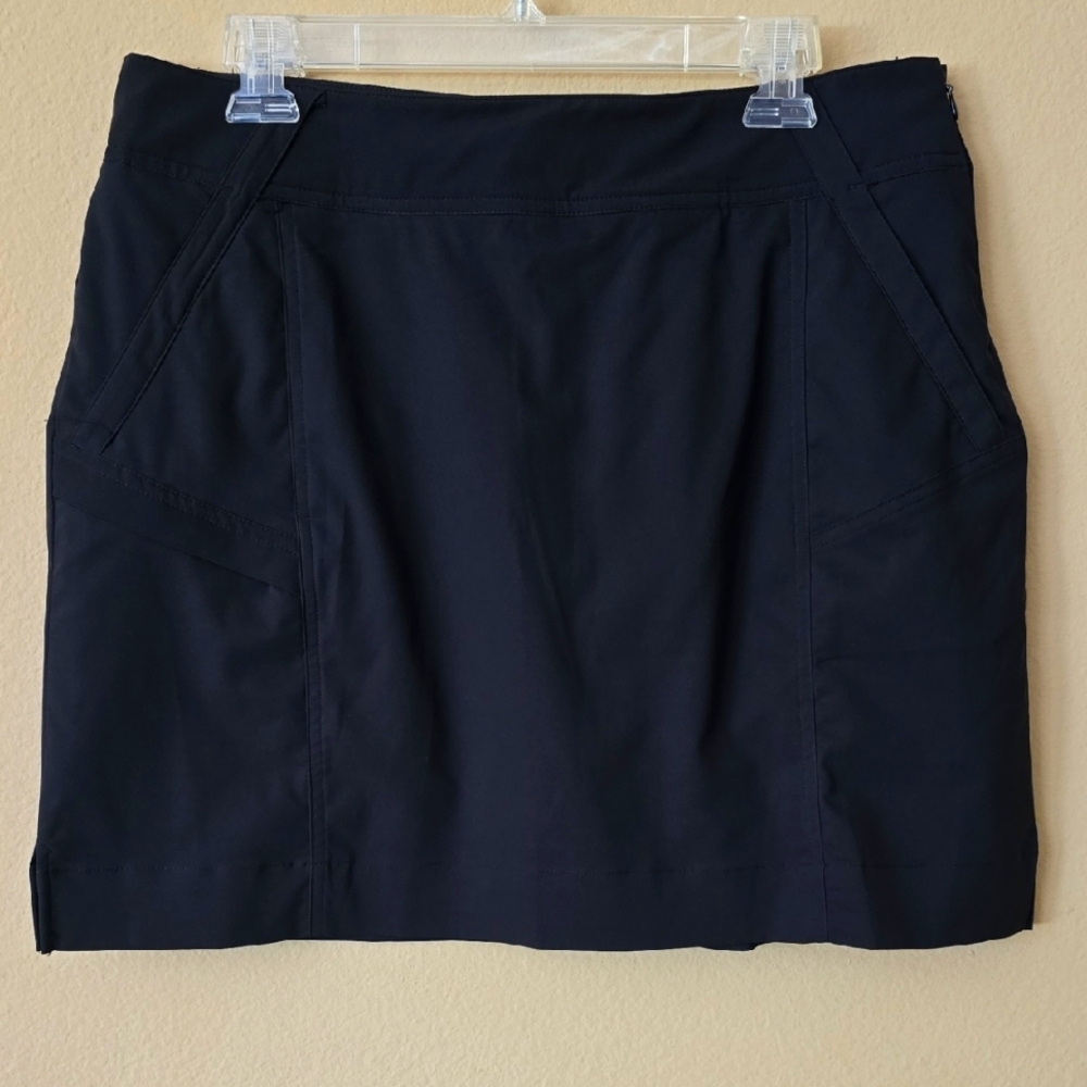 ZERO RESTRICTION Black Skort